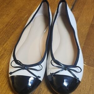 Banana Republiic light tan & black Leather ballet flats 9.5